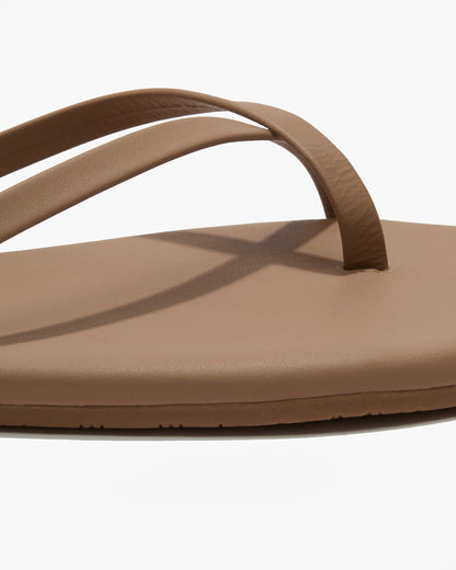 Riley Leather Sandals in Cocobutter | TKEES Essential