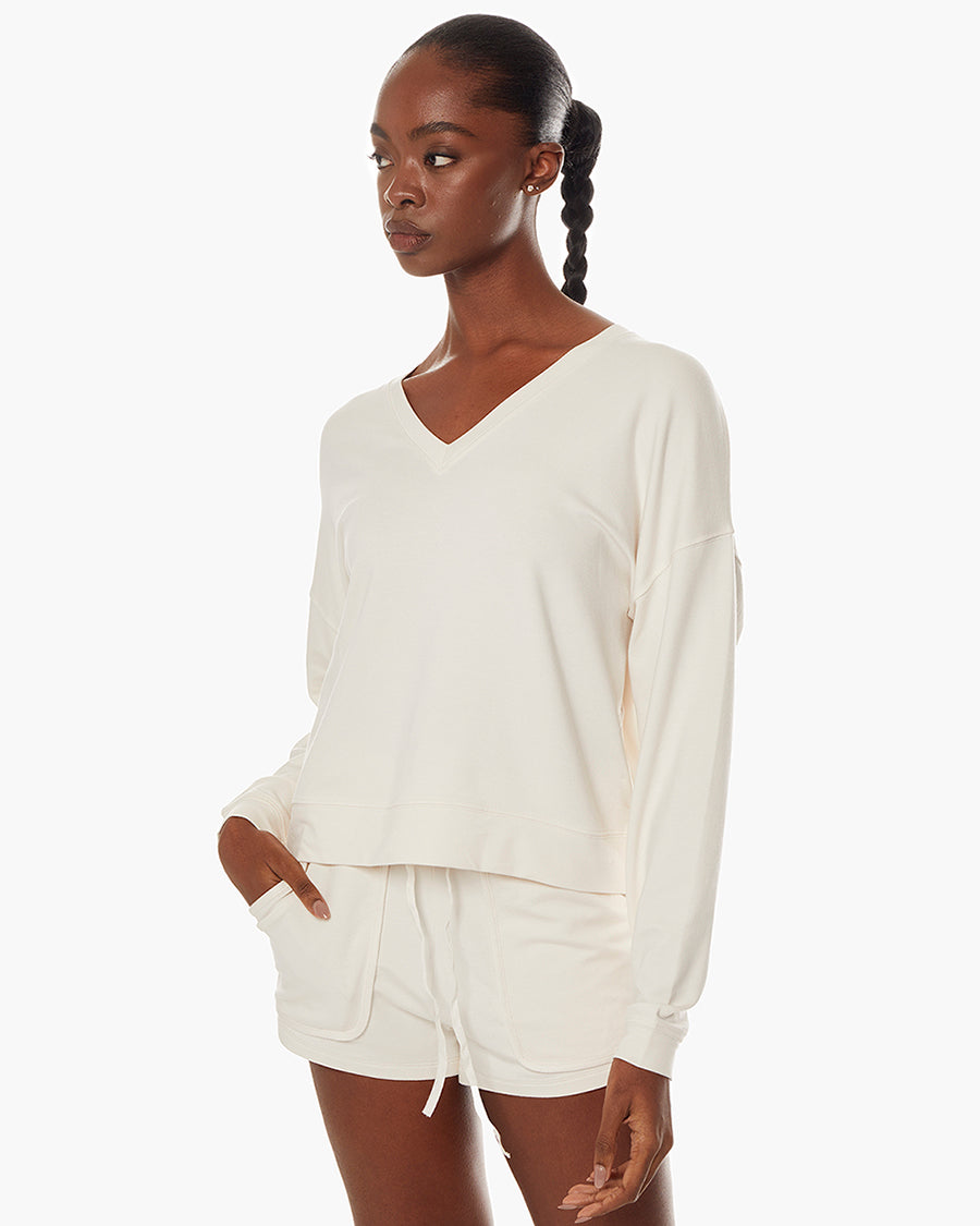 Matinée-de-Tennis-V-neck - Cream  | TKEES Value